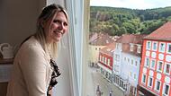Alisa Knüttel wirft gerne einen Blick auf ihre Heimatstadt Bad Brückenau. Sie ist die neue Klimaschutzmanagerin.