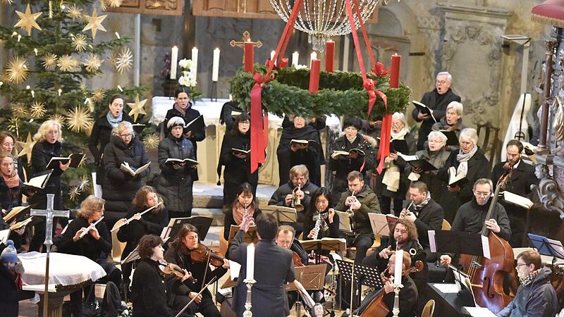 Mit der Aufführung der 1. Kantate von J.S.Bachs Weihnachtsoratoriums  unter Leitung von Dekanatskantor Matthias Göttemann fand in der  Marienkirche in Königsberg ein besonderer Gottesdienst zum Christfest statt.