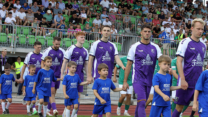 Nur noch wenige Stehpl&auml;tze gibt es f&uuml;r die Haupttrib&uuml;ne zum Bamberger Testspielkracher gegen die L&ouml;wen. Wir verlosen die letzten vier Sitzpl&auml;tze.
