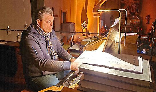 Peter Kleinhenz, Solist an der Kirchenorgel. Peter Kleinhenz, Solist an der Kirchenorgel.