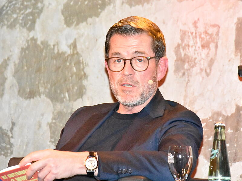 &bdquo;3 Worte&ldquo; hei&szlig;t das neue Buch von Karl-Theodor zu Guttenberg, das er jetzt in Thurnau vorstellte.