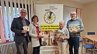 Eine Stunde Zeit pro Woche - Füreinander ist das neue ökumenische Projekt, um Menschen beizustehen. Das Bild zeigt von links den evangelischen Diakon Maik Richter, Theresia Schodorf-Friedrich (Gemeindecaritas), Koordinatorin Elisabeth Wagner und den katholischen Diakon Christoph Glaser. Eine Stunde Zeit pro Woche - Füreinander ist das neue ökumenische Projekt, um Menschen beizustehen. Das Bild zeigt von links den evangelischen Diakon Maik Richter, Theresia Schodorf-Friedrich (Gemeindecaritas), Koordinatorin Elisabeth Wagner und den katholischen Diakon Christoph Glaser.