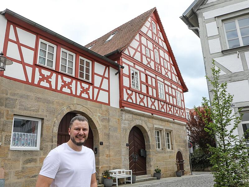 Im Erd- und Dachgeschoss hat Florian Eichinger Mieter, den ersten Stock bewohnt er selbst.Forchheim & Fränkische Schweiz Im Erd- und Dachgeschoss hat Florian Eichinger Mieter, den ersten Stock bewohnt er selbst.Forchheim & Fränkische Schweiz