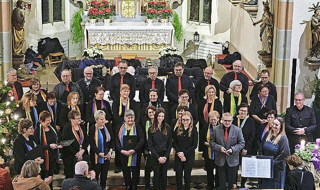 Alle Aktiven beim Adventskonzert des Gesangvereins Liederkranz Leutenbach. Alle Aktiven beim Adventskonzert des Gesangvereins Liederkranz Leutenbach.