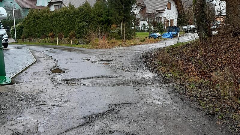 Die Renovierung der ramponierten Mühlstraße in Schondra ist seit Jahren nicht realisiert worden.