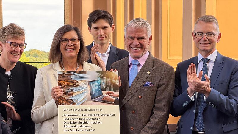 Enquete-Kommission zu B&uuml;rokratieabbau stellt Abschlussbericht vor