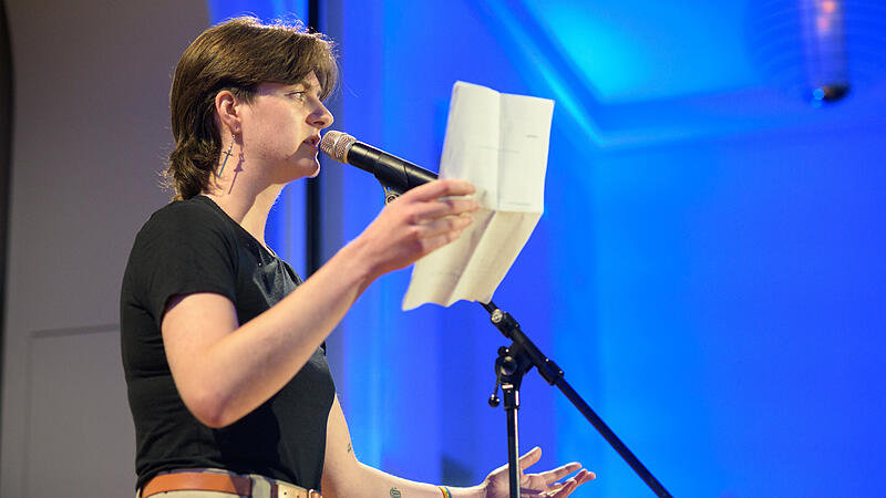 Hannah Haberberger hatte Tiraden gegen antiemanzipatorische &bdquo;Conni&ldquo;-B&uuml;cher auf Lager.