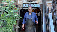 "Eisenmann" Hubert Hunstein bietet handgeschmiedete Gartenstäbe "to go" an