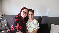 Iris Kerezovic und ihr Sohn Damian in ihrer M&uuml;nnerst&auml;dter Wohnung.