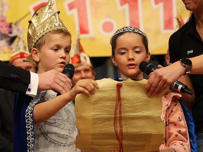Das Kinderprinzenpaar Ida Michel und Moritz Pöhner hielt eine Rede.