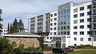 Am Standort der heutigen Krankenhaus-Kapelle (links) soll künftig parallel zum Haupthaus das fünfgeschossige Mitarbeiter-Wohnhaus stehen.