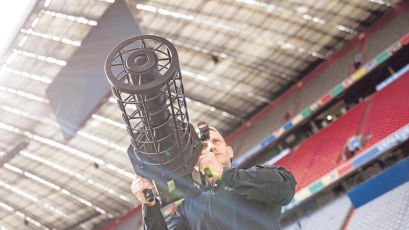 Mithilfe eines sogenannten Jammers lässt sich die Kontrolle über eine eindringende Drohne übernehmen, sodass sie zur Landung gezwungen werden kann. Im Bild: eine Demonstration der Polizei. Mithilfe eines sogenannten Jammers lässt sich die Kontrolle über eine eindringende Drohne übernehmen, sodass sie zur Landung gezwungen werden kann. Im Bild: eine Demonstration der Polizei.