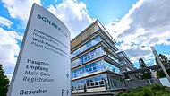 Schaeffler legt Halbjahreszahlen 2026 vor Schaeffler wächst und baut trotzdem weiter Stellen ab. Der Hauptstandort trägt die Hauptlast des Umbaus, profitiert aber auch am stärksten vom Aufbruch in neue Märkte wie Robotik und Rüstung. Was die Halbjahreszahlen des Herzogenauracher Konzerns für Franken bedeuten.