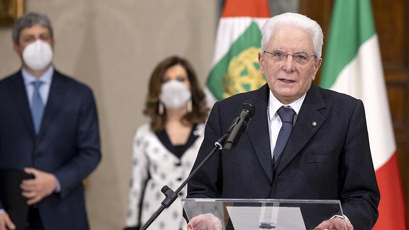Sergio Mattarella bleibt Präsident von Italien. Der 80-Jährige erhielt bei der achten Abstimmungsrunde die absolute Mehrheit.