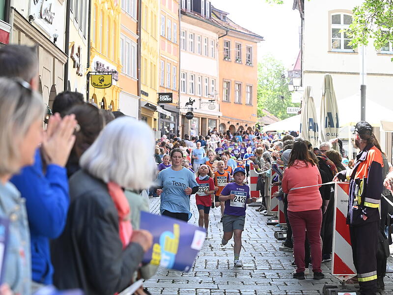 Weltkulturerbelauf 2025: Rund 1000 Sch&uuml;ler aus den 3. und 4. Klassen waren beim Bosch-Sch&uuml;lerlauf am Start.