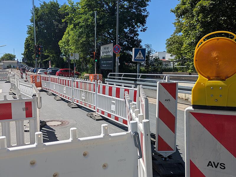 Am Kulmbacher Schwedensteg müssen sich Verkehrsteilnehmer ab sofort auf Einschränkungen einstellen. Am Kulmbacher Schwedensteg müssen sich Verkehrsteilnehmer ab sofort auf Einschränkungen einstellen.