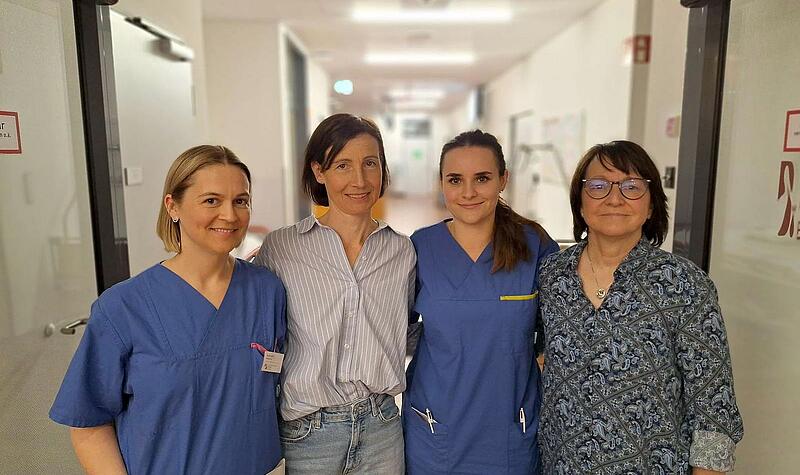 Die Bamberger Beleghebammen Ruth Neff, Silke Walter, Judith G&uuml;tlein und Jutta Banik (von links) kritisieren das neue Hebammenhilfegesetz.