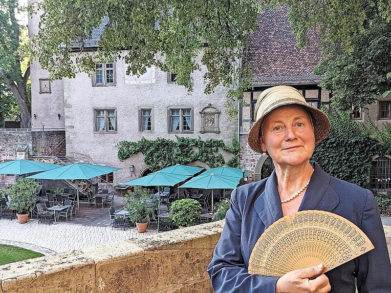 Am Samstag, 28. M&auml;rz, &ouml;ffnen die Museen Schloss Aschach wieder ihre T&uuml;ren. Zum Auftakt schl&uuml;pft eine Mitarbeiterin in die Rolle der Carola Gr&auml;fin von Luxburg und l&auml;dt um 11.15 Uhr zu einer F&uuml;hrung ein.