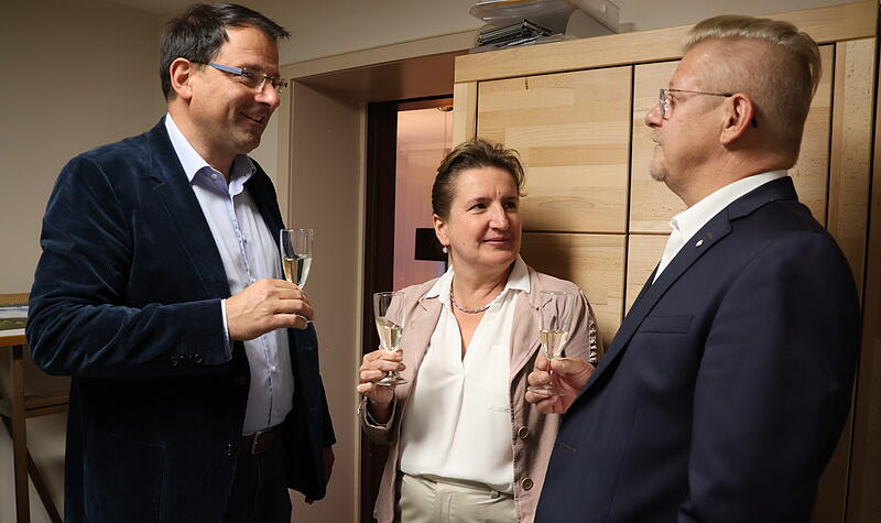 nachenklicher Wahlsieger Sch&ouml;ffel