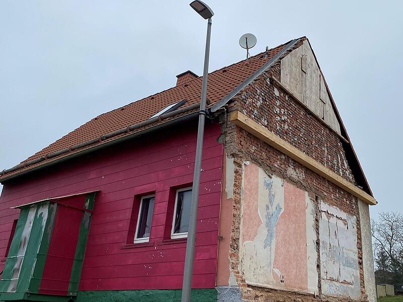 Die noch vorhandene Giebelwand geh&ouml;rte urspr&uuml;nglich offenbar zum Nachbarhaus.