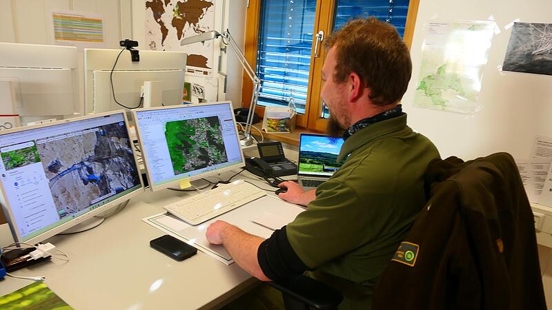 Beim Scrollen durch das Netz sucht Digital-Ranger Maximilian Markert bei Planungsportalen und in Sozialen Medien nach Routenvorschlägen, die den Naturschutz-Vorschriften widersprechen. Oder nach Fotos, die mitten in geschützten Gebieten aufgenomme...