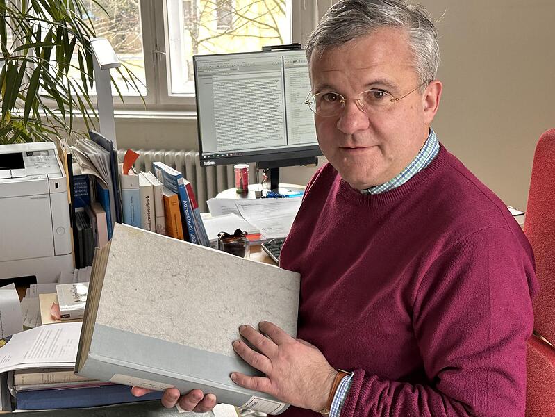 Stadtarchivdirektor Horst Gehringer arbeitet an einem umfassenden Stra&szlig;ennamenbuch Bambergs.
