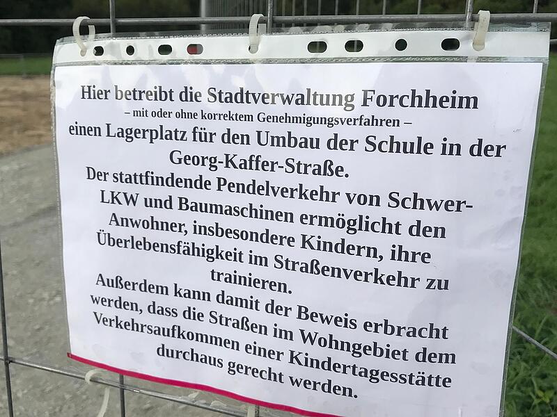 Der (oder die) verärgerten Anwohner(?) machten sich richtig Mühe mit ihrem Schild. Nun ist es entfernt worden.Forchheim & Fränkische Schweiz Der (oder die) verärgerten Anwohner(?) machten sich richtig Mühe mit ihrem Schild. Nun ist es entfernt worden.Forchheim & Fränkische Schweiz