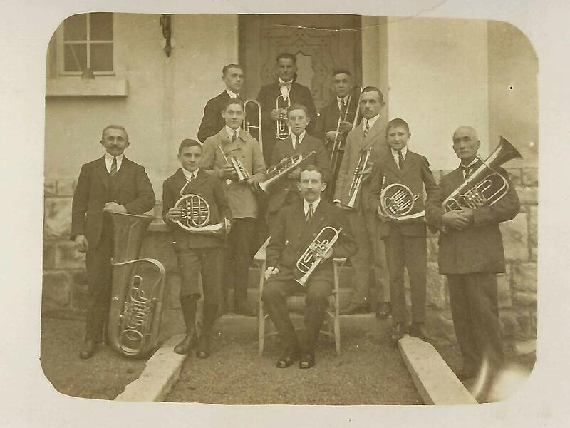 1925 wurde der Posaunenchor Bad Br&uuml;ckenau gegr&uuml;ndet. A m 1. November 1925 hatte er seinen ersten Auftritt vor der Kirche am Berg.
