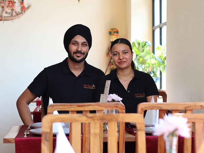 Gurwinder und Dwender Atwal sind die Betreiber des Bamberger Lokal Swagat Gurwinder Atwal (links) ist Inhaber des neuen Lokals Swagat in der Brennerstraße. Gemeinsam mit seiner Frau Dwender Atwal (rechts) erfüllt sich das Paar einen Traum.