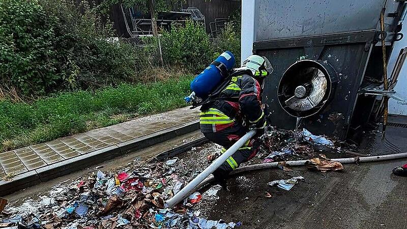 Supermarkt in Bad Staffelstein evakuiert: Feuerwehr bek&auml;mpft Rauchentwicklung