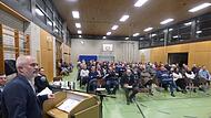 Mehr als 100 Bürger kamen zur Bürgerversammlung zum Thema Windkraft auf der Langen Meile in die Mehrzweckhalle in Unterleinleiter.Forchheim & Fränkische Schweiz Mehr als 100 Bürger kamen zur Bürgerversammlung zum Thema Windkraft auf der Langen Meile in die Mehrzweckhalle in Unterleinleiter.Forchheim & Fränkische Schweiz