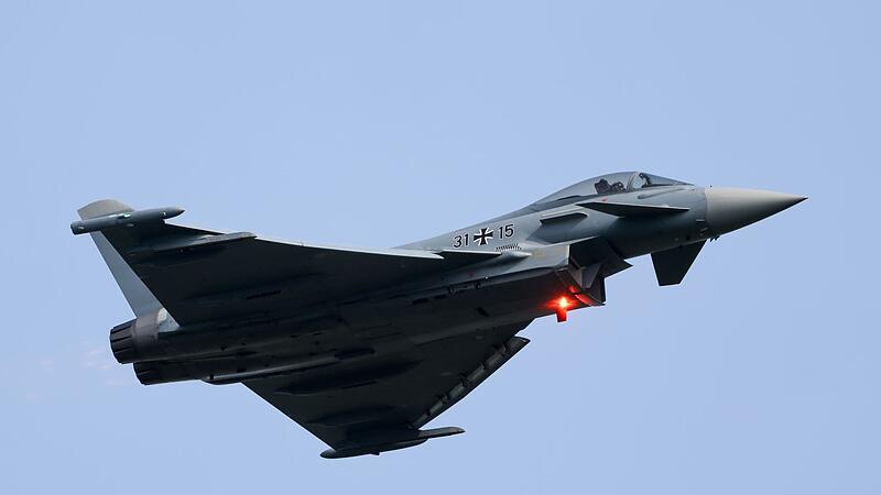 Eurofighter bei &Uuml;bungsflug am Luftwaffenst&uuml;tzpunkt N&ouml;rvenich