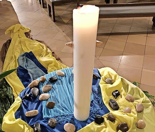 Abgelegte &bdquo;Lasten&ldquo; am Weltgebetstag.