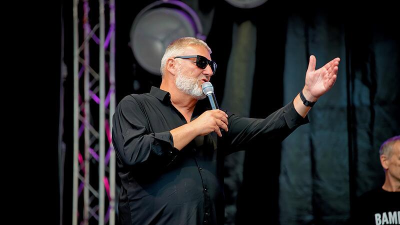 Blues- und Jazzfestival 2025: Andreas K&uuml;mmert Konzert am Bamberger MaxplatzBlues- und Jazzfestival 2025: Andreas K&uuml;mmert Konzert am Bamberger Maxplatz