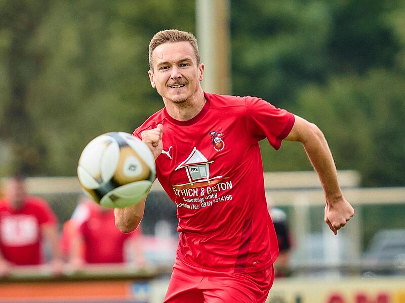 Ferdinand Riediger und der SV Buckenhofen 2 ließen nicht nur den Tabellenführer aus Uehlfeld kräftig stolpern, sondern schossen sich gleichzeitig auf einen Nichtabstiegsplatz.Forchheim & Fränkische Schweiz Ferdinand Riediger und der SV Buckenhofen 2 ließen nicht nur den Tabellenführer aus Uehlfeld kräftig stolpern, sondern schossen sich gleichzeitig auf einen Nichtabstiegsplatz.Forchheim & Fränkische Schweiz