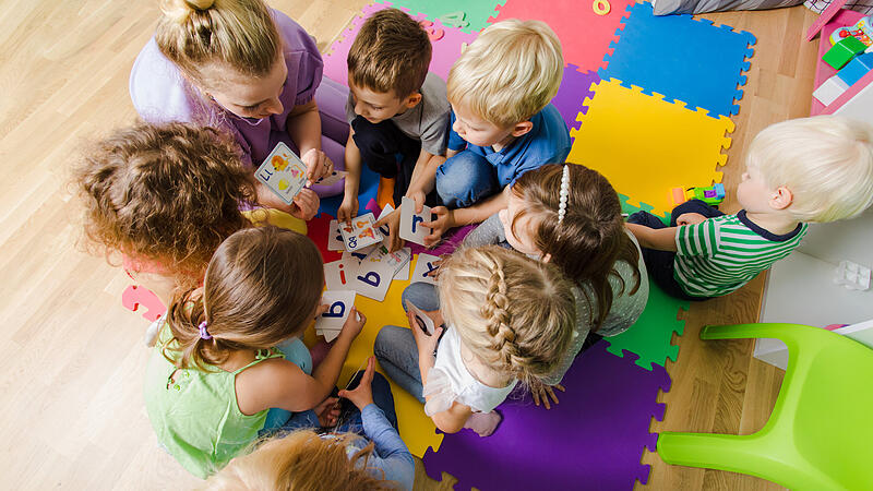 Sprach-Kitas Die Bundesländer sollen für weitere Qualitätsverbesserungen in den Kitas über die kommenden zwei Jahren knapp vier Milliarden Euro bekommen. Das Förderprogramm "Sprach-Kitas" fällt hingegen weg.