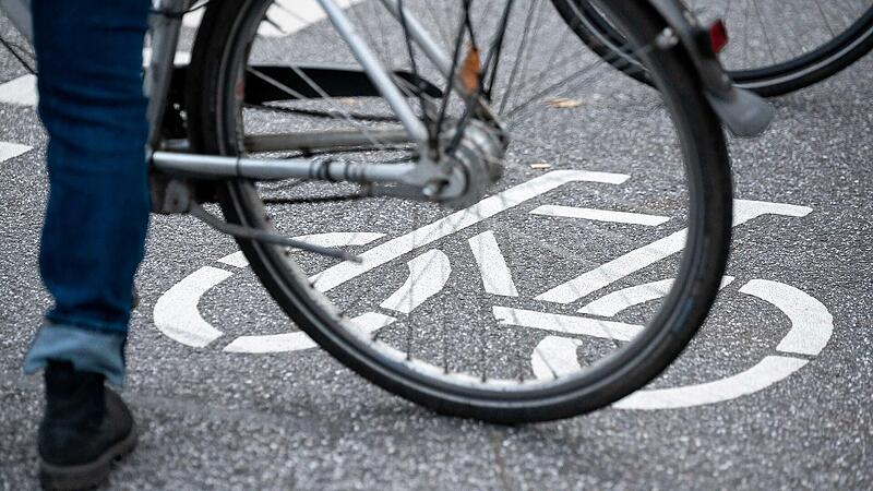 Kreis Forchheim: Jugendliche fahren zu zweit Fahrrad - 14-J&auml;hriger schwer verletzt
