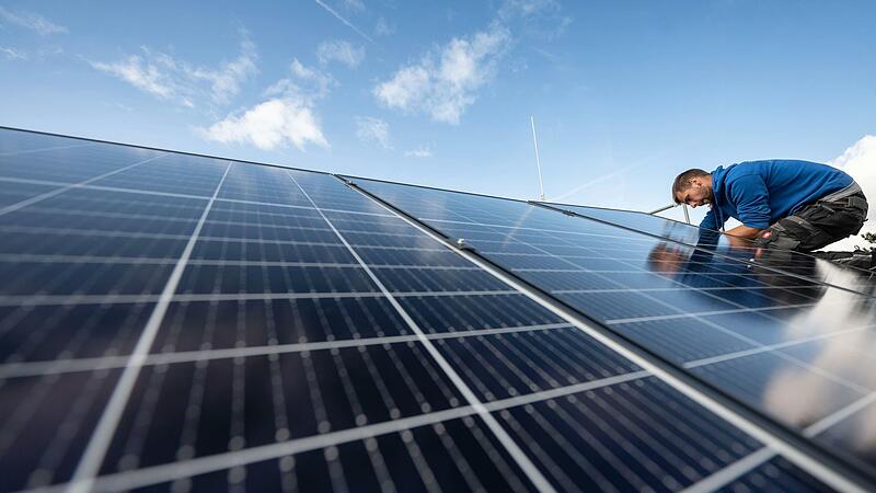 Kommt die Solarpflicht für private Neubauten bald aus Berlin anstatt aus München? Der Bund Naturschutz hofft jedenfalls auf mehr Druck auf die Söder-Regierung in der Klimapolitik.