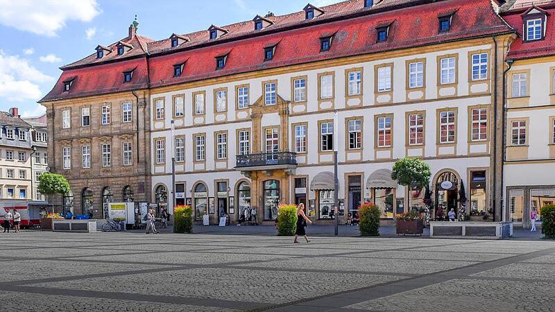 Das mehrfl&uuml;gelige Baudenkmal des ehemaligen Katharinenspitals  direkt am Maxplatz w&uuml;rde sich gut als Domizil eines edlen F&uuml;nf-Sterne-Hotels in Bamberg eignen. Es beherbergt auch das Weinlokal Vino:s.