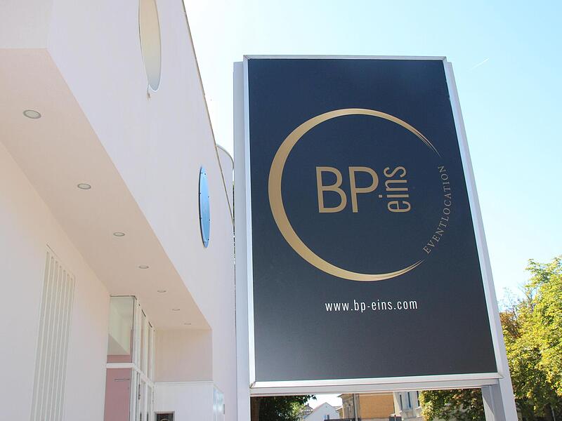 Das ehemalige Restaurant im Kongresshaus Rosengarten in Coburg firmiert jetzt als „BP eins“.