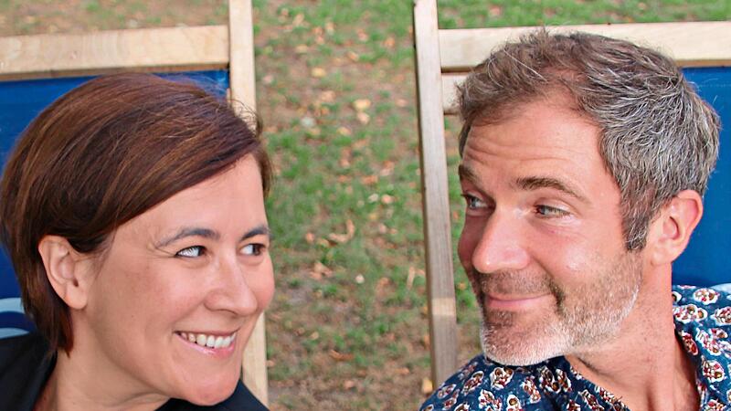 Kerstin Krefft und René Oltmanns stehen in der Komödie „Zwei wie wir“ auf der Bühne. Kerstin Krefft und René Oltmanns stehen in der Komödie „Zwei wie wir“ auf der Bühne.