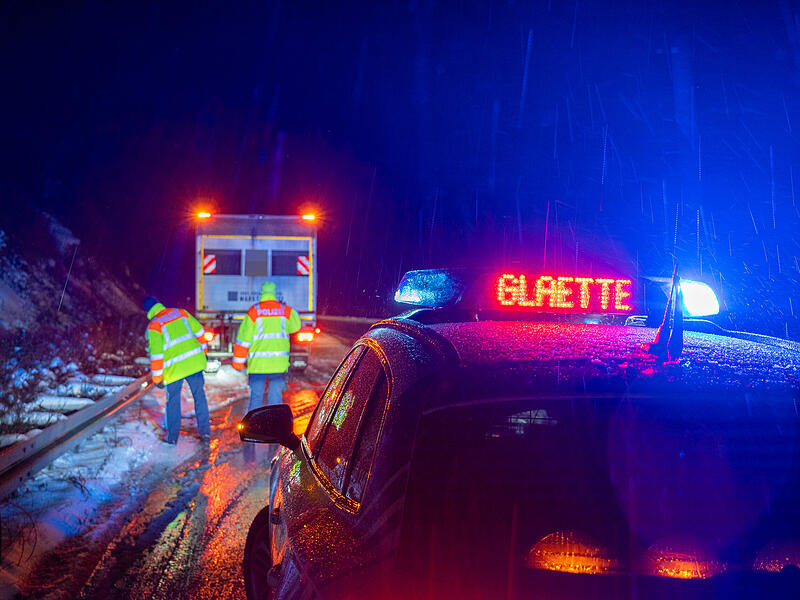 A70: Lastwagen bleibt auf Autobahn liegen