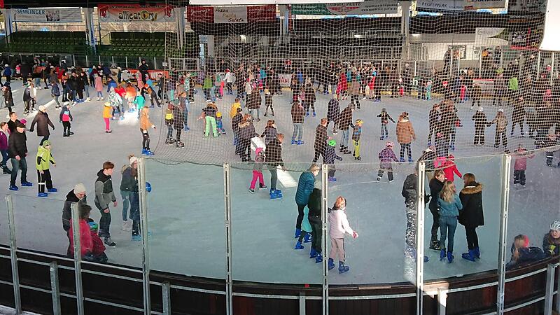 Während der Publikumsläufen wird im Eisstadion in Höchstadt jeder Quadratmeter der beliebten Eisfläche gebraucht.