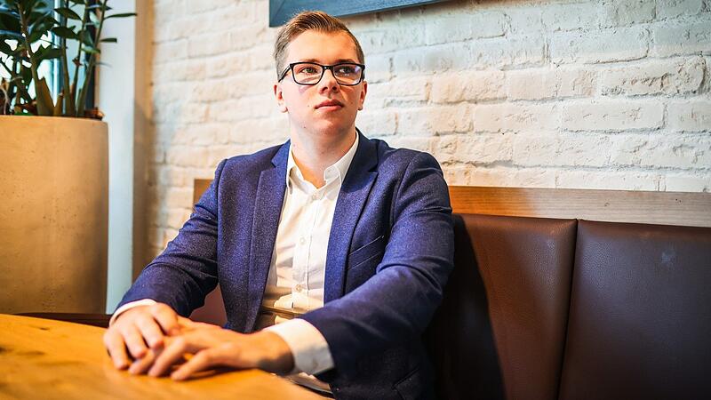 Daniel Halemba ist eigenen Angaben zufolge seit 2021 Mitglied der Burschenschaft Teutonia Prag zu W&uuml;rzburg. F&uuml;r die AfD zieht er in den Landtag ein.