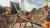 Kabel der Südlink-Stromtrasse werden ab April 2025 auf der Ostseite der Autobahn in Höhe Oerlenbach verlegt. Etwa so wie auf diesem Bild wird es während der Bauarbeiten aussehen. Kabel der Südlink-Stromtrasse werden ab April 2025 auf der Ostseite der Autobahn in Höhe Oerlenbach verlegt. Etwa so wie auf diesem Bild wird es während der Bauarbeiten aussehen.