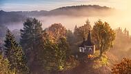 Die Schlosskapelle im Herbst Die Schlosskapelle im Herbst