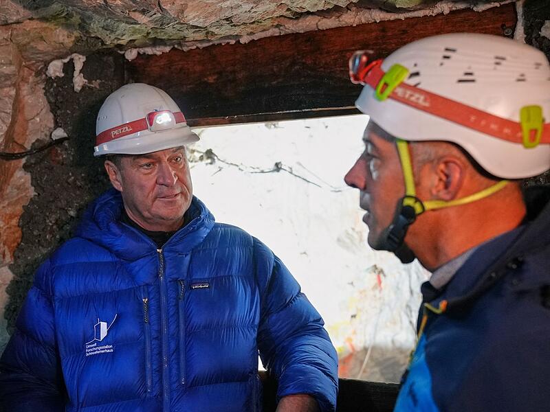 Söder und Krautblatter in der Talstation der Zugspitzbahn Söder und Krautblatter in der Talstation der Zugspitzbahn