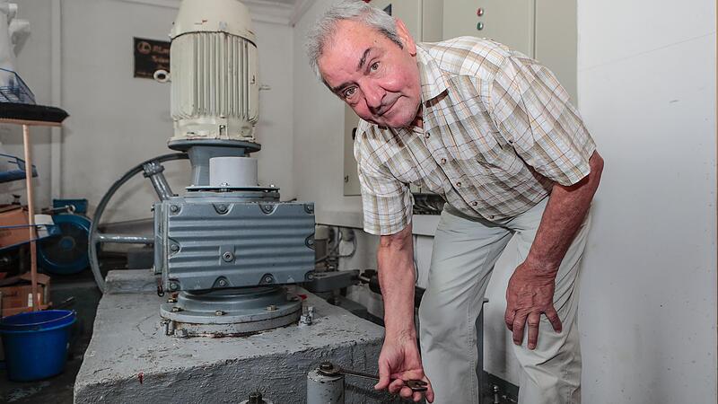 Der Hallstadter Müllermeister Stefan Dauerlein im Trubinenraum der Reubelsmühle