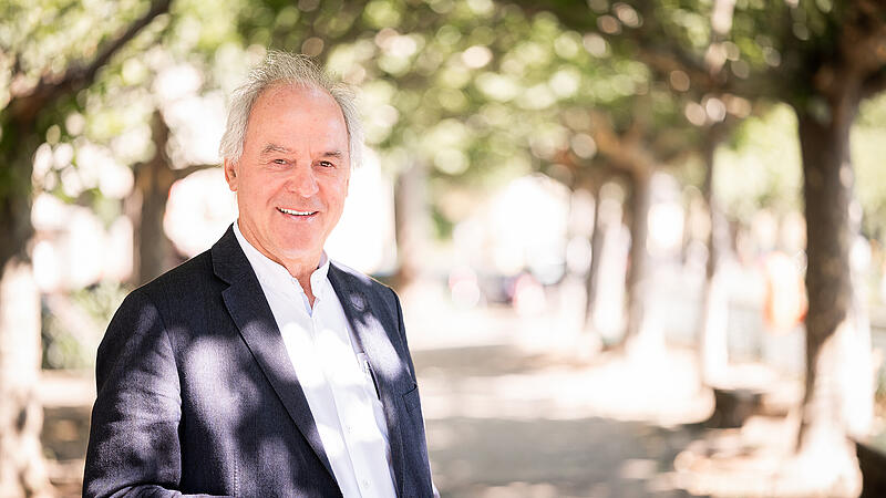 Prof. Dr. Wilhelm Schmid hat sich intensiv mit dem Thema Tod und Trauer besch&auml;ftigt.