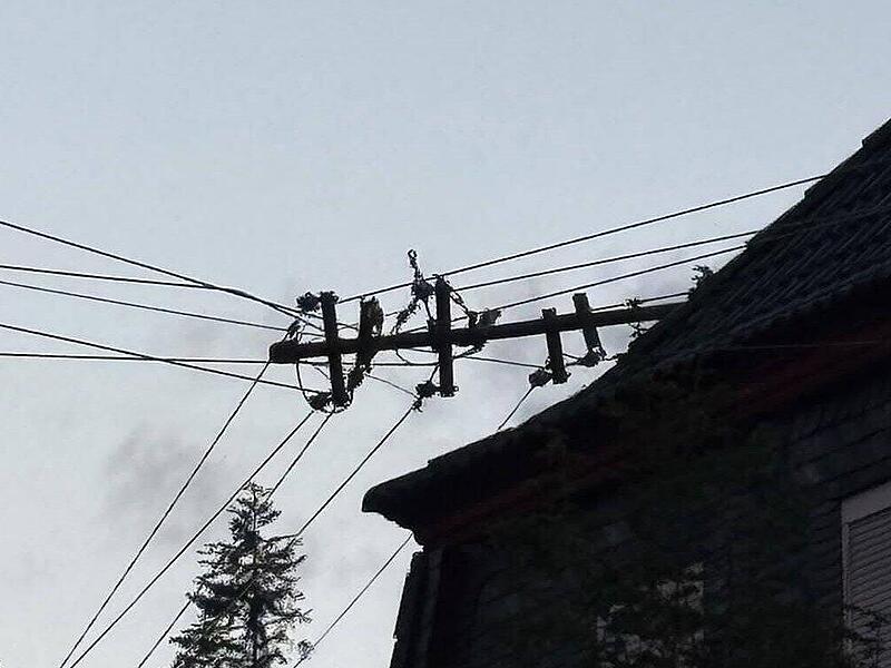 Pressig: 20 Haushalte wegen Unwetter immer noch ohne Strom Im Zuge des Unwetters waren ca. 40 Haushalte von der Stromversorgung ausgeschlossen.